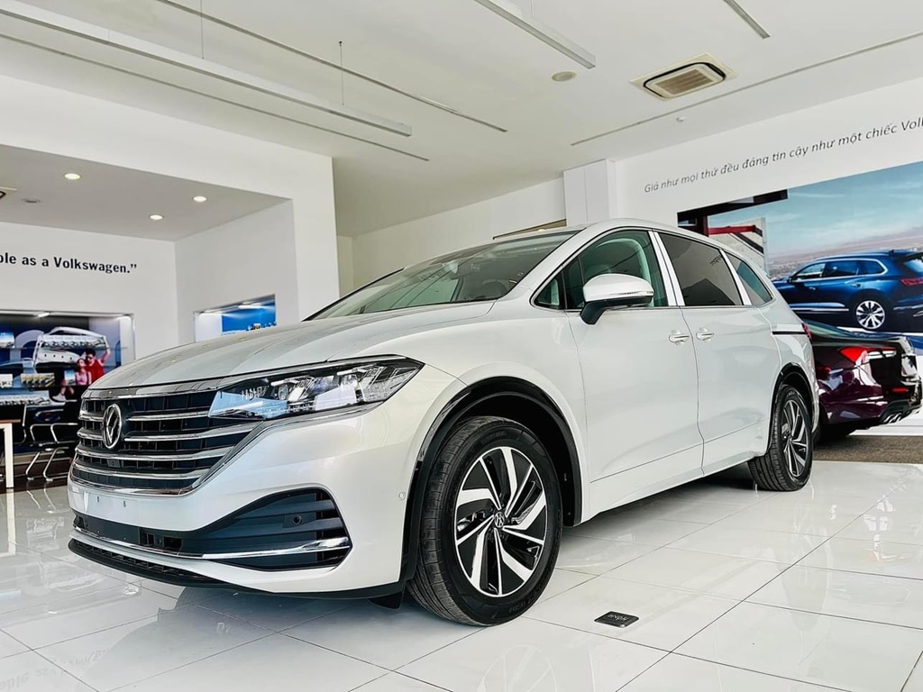 Volkswagen Viloran Premium 