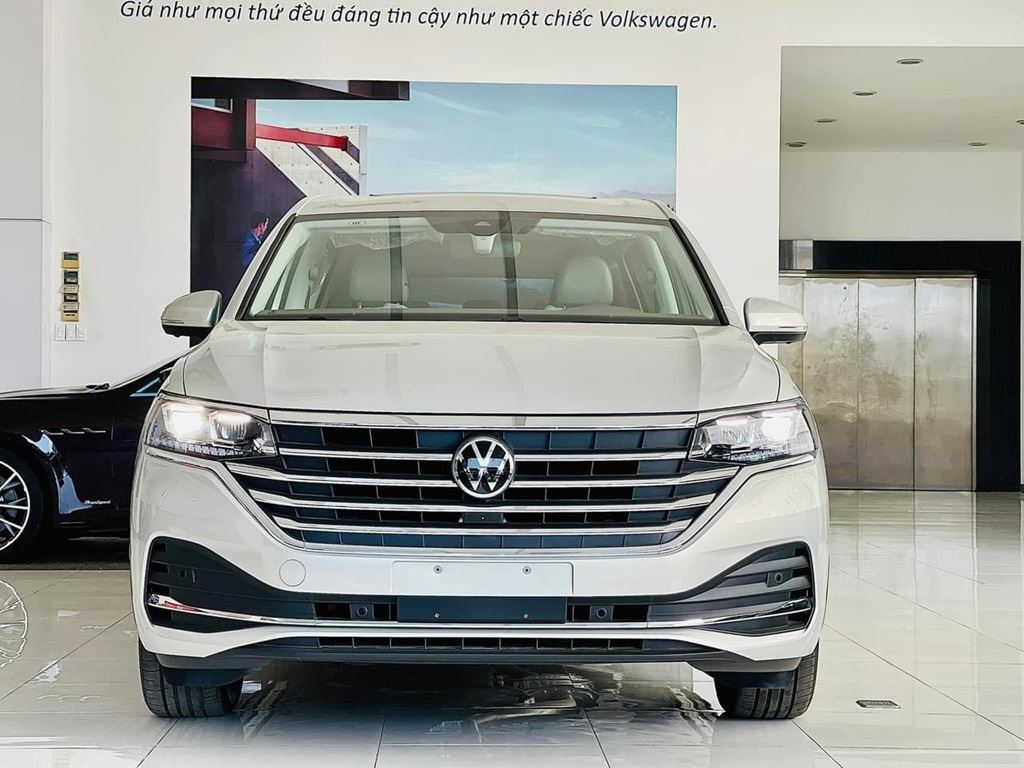 Volkswagen Viloran Premium 
